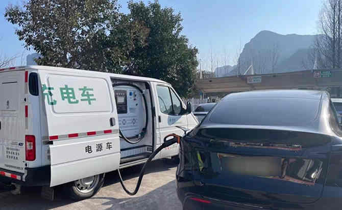 东乡汽车搭电
